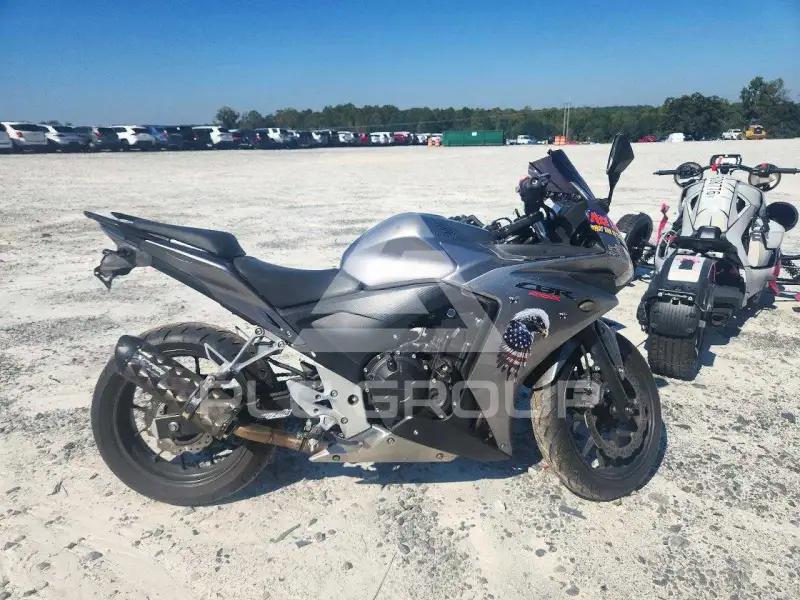 2015 Honda CBR photo