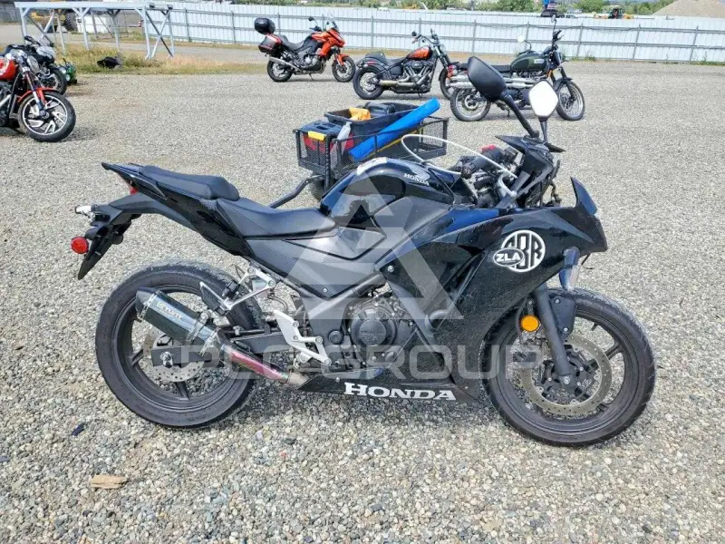 2015 Honda CBR photo