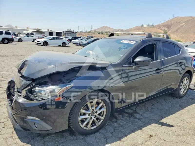 2015 Mazda 3 photo