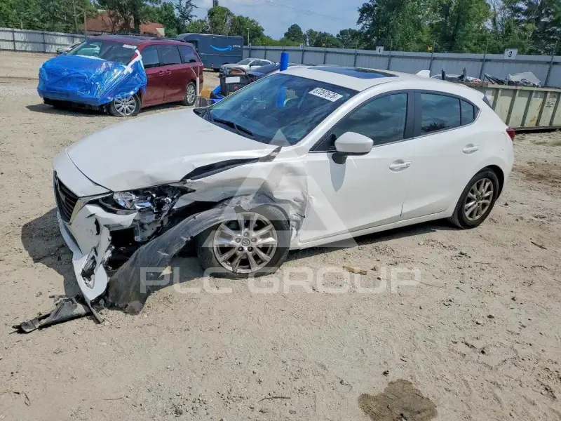 2015 Mazda 3 photo