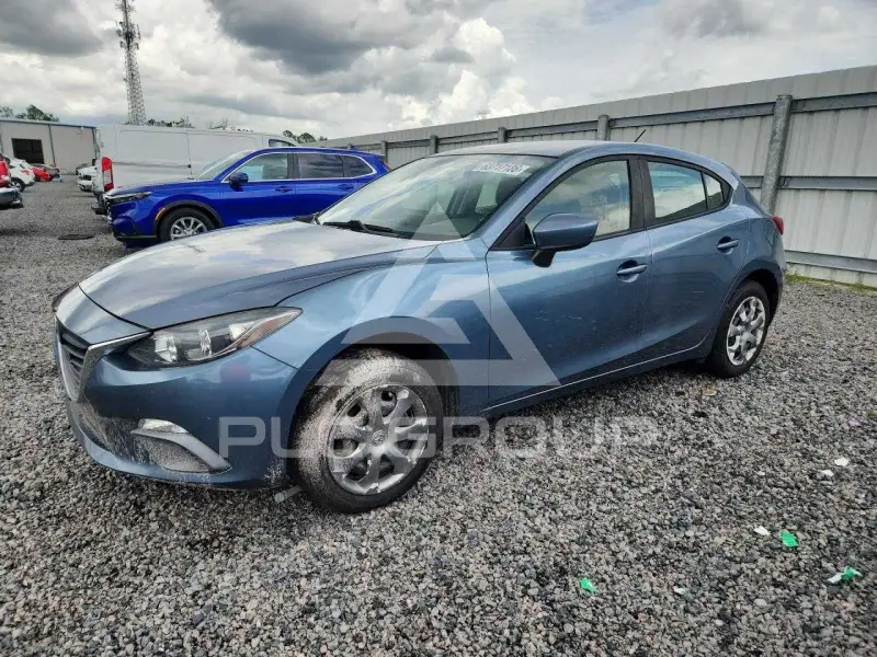 2015 Mazda 3 photo