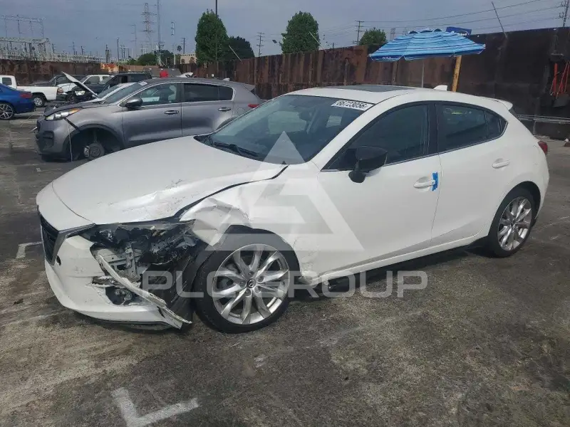 2015 Mazda 3 photo