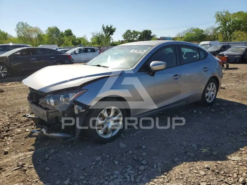 2015 Mazda 3 photo