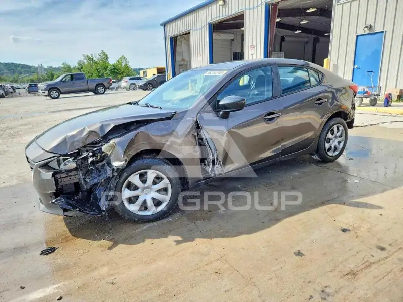 2015 Mazda 3 photo