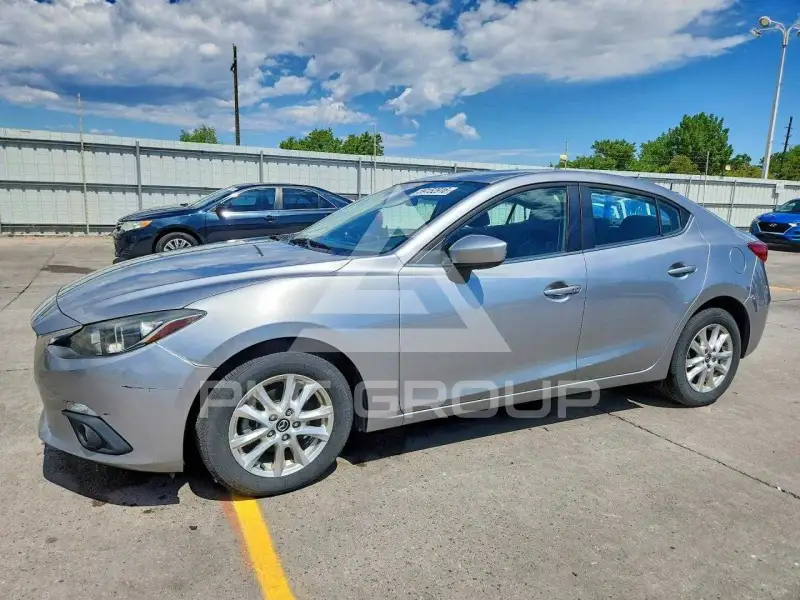 2015 Mazda 3 photo