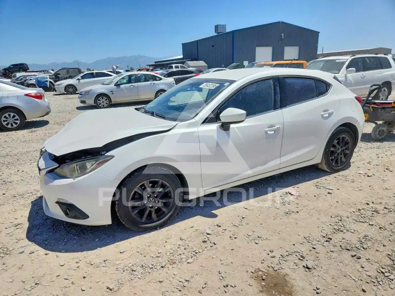 2015 Mazda 3 photo