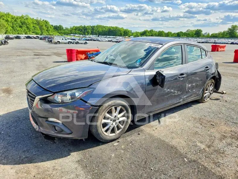 2015 Mazda 3 photo