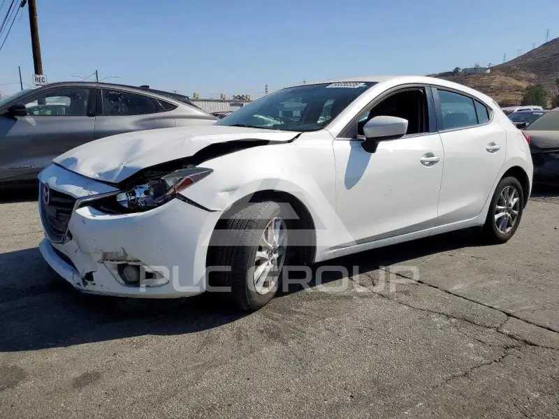 2015 Mazda 3 photo