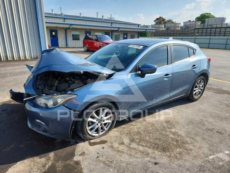 2015 Mazda 3 photo