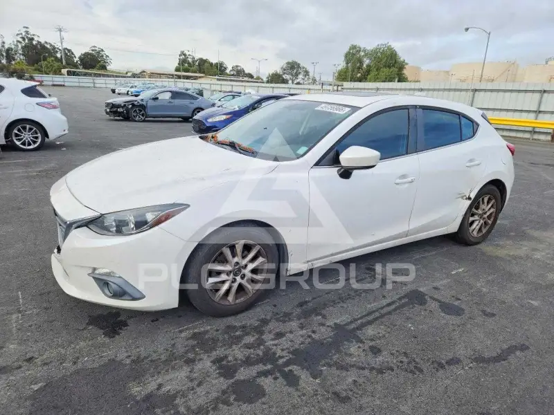 2015 Mazda 3 photo