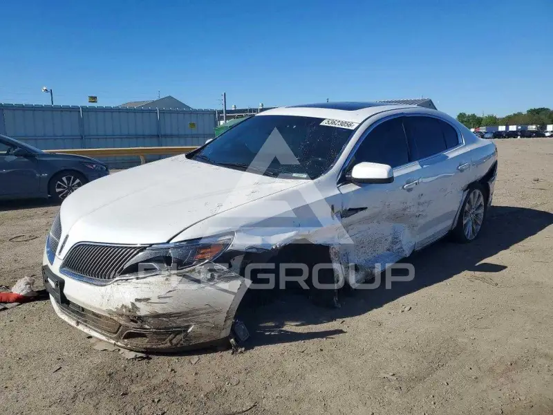 2015 Lincoln MKS photo