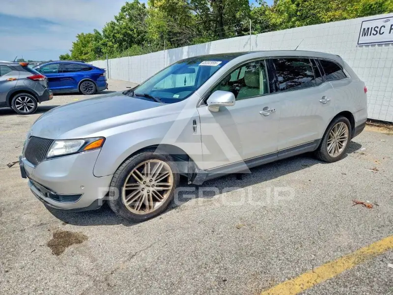 2015 Lincoln MKT фото