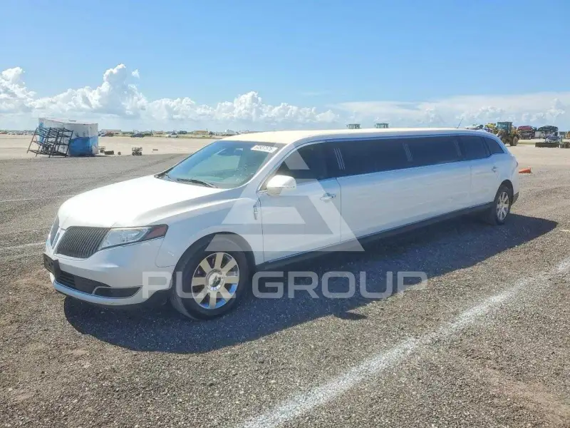 2015 Lincoln MKT фото