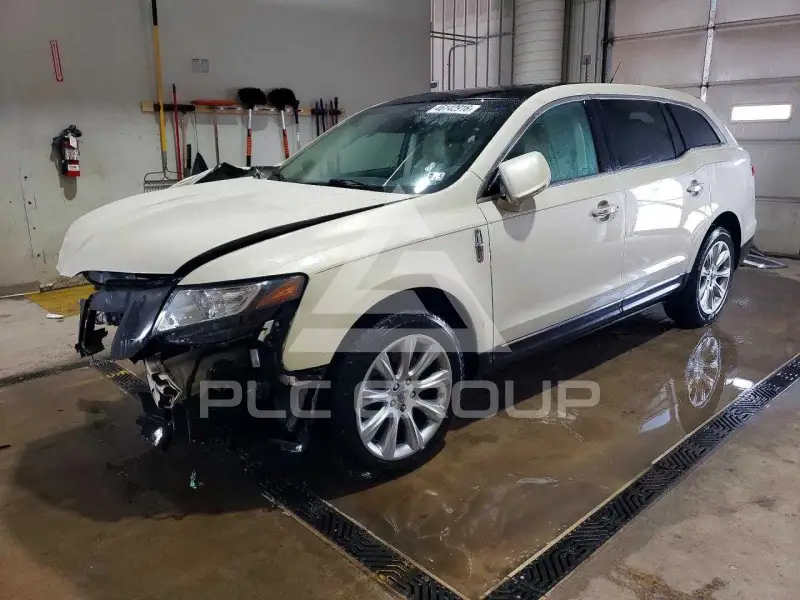 2015 Lincoln MKT фото