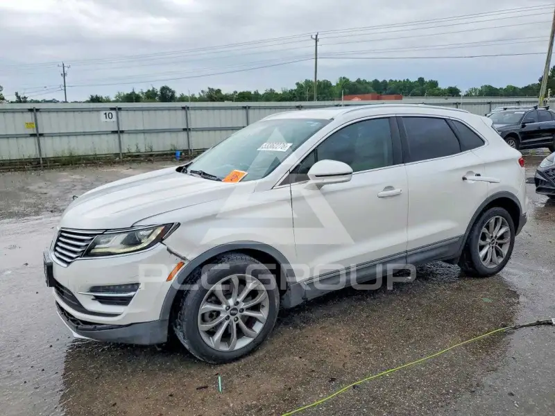 2015 Lincoln MKZ photo