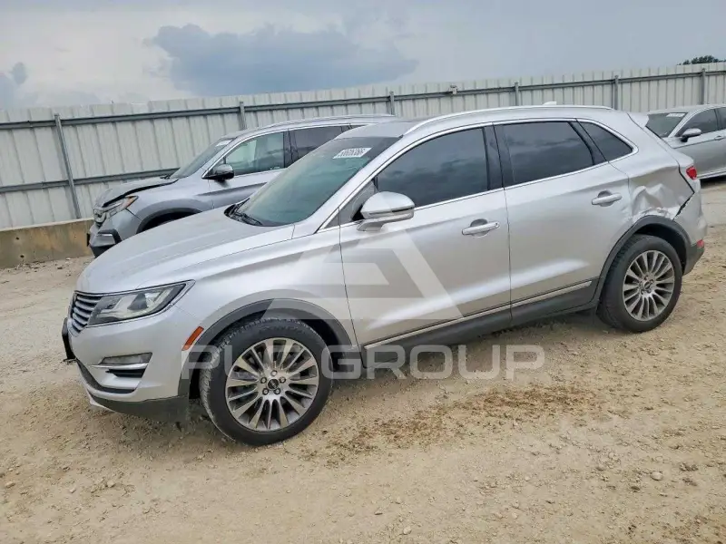 2015 Lincoln MKZ photo