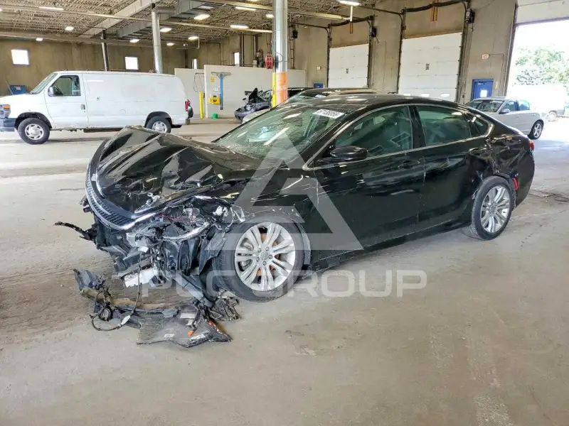 2015 Chrysler 200 photo