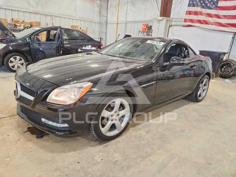 2015 Mercedes Benz SLK-Class фото