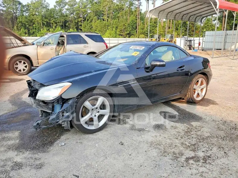 2015 Mercedes Benz SLK-Class фото