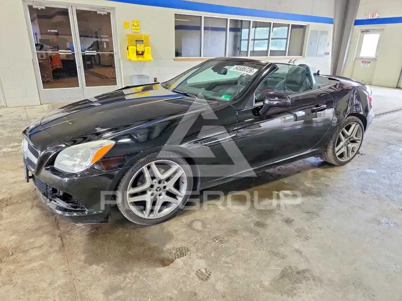 2015 Mercedes Benz SLK-Class фото