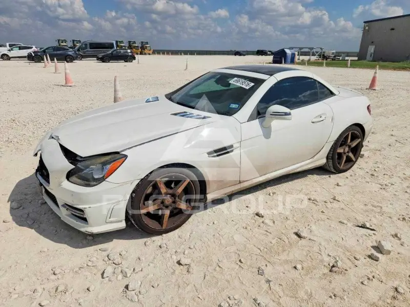 2015 Mercedes Benz SLK-Class фото