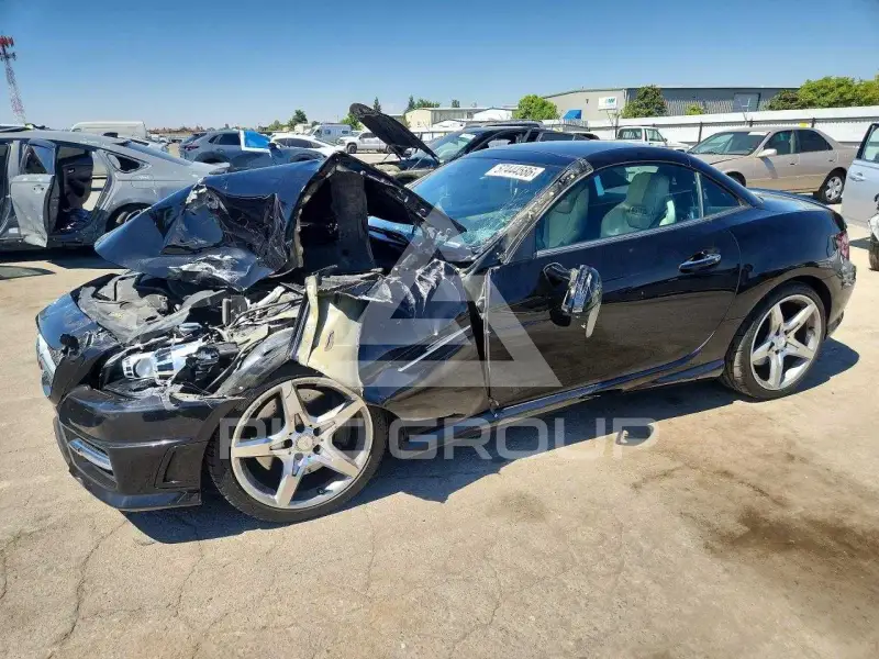 2015 Mercedes Benz SLK-Class фото