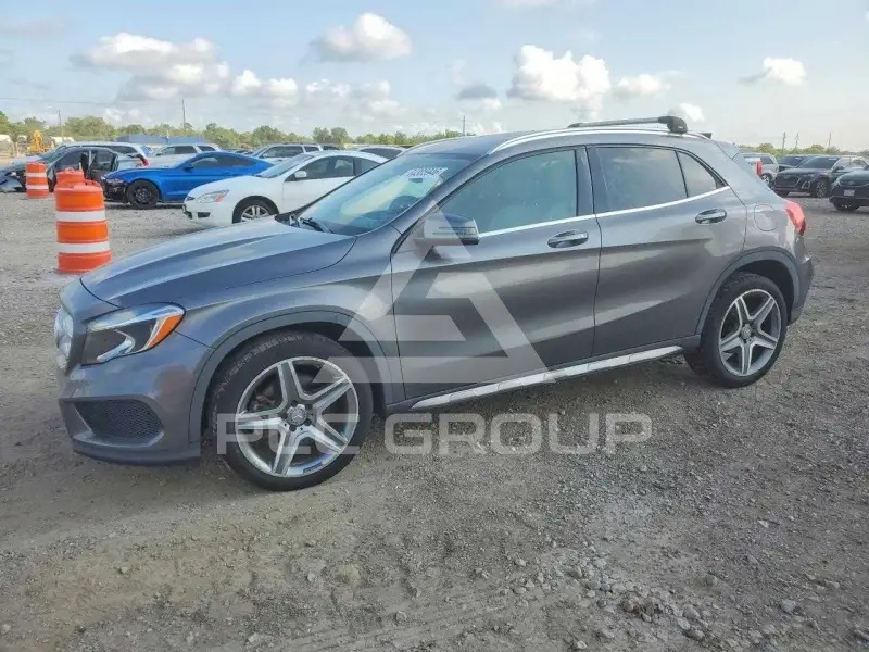 2015 Mercedes Benz GLA-Class photo