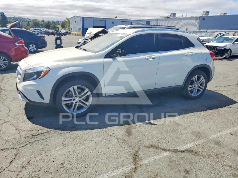2015 Mercedes Benz GLA-Class photo