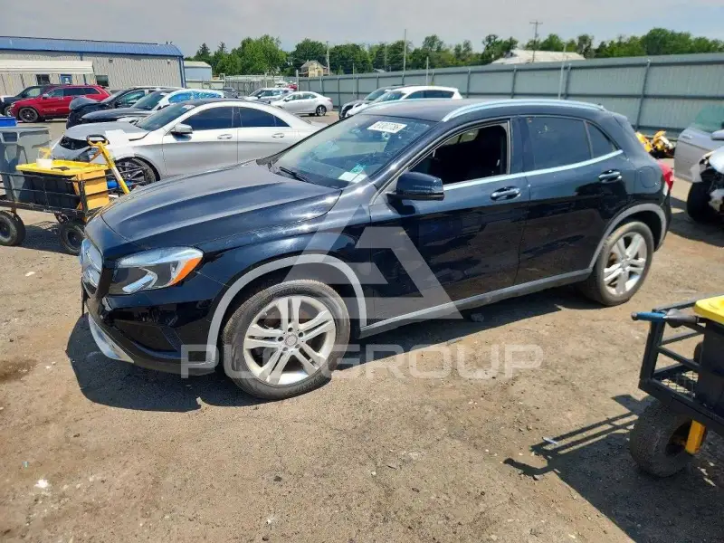 2015 Mercedes Benz GLA-Class photo
