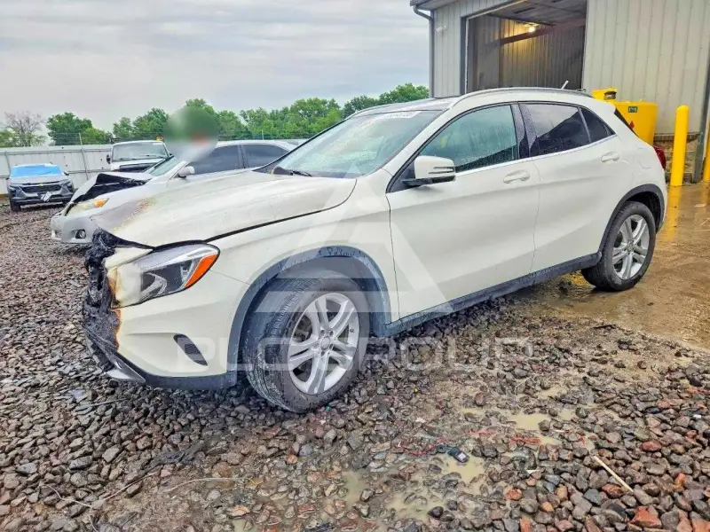 2015 Mercedes Benz GLA-Class photo