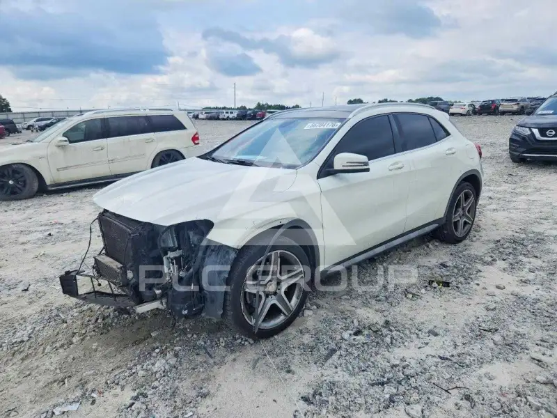 2015 Mercedes Benz GLA-Class photo