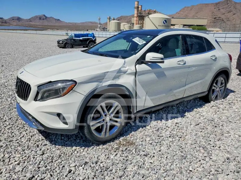 2015 Mercedes Benz GLA-Class фото
