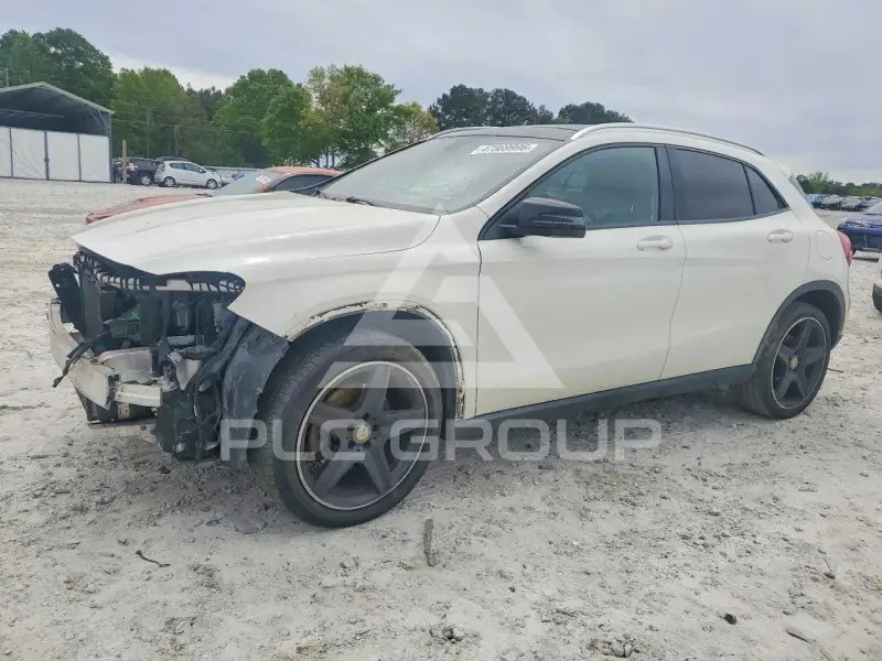 2015 Mercedes Benz GLA-Class фото
