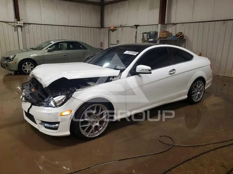 2015 Mercedes Benz C-Class photo