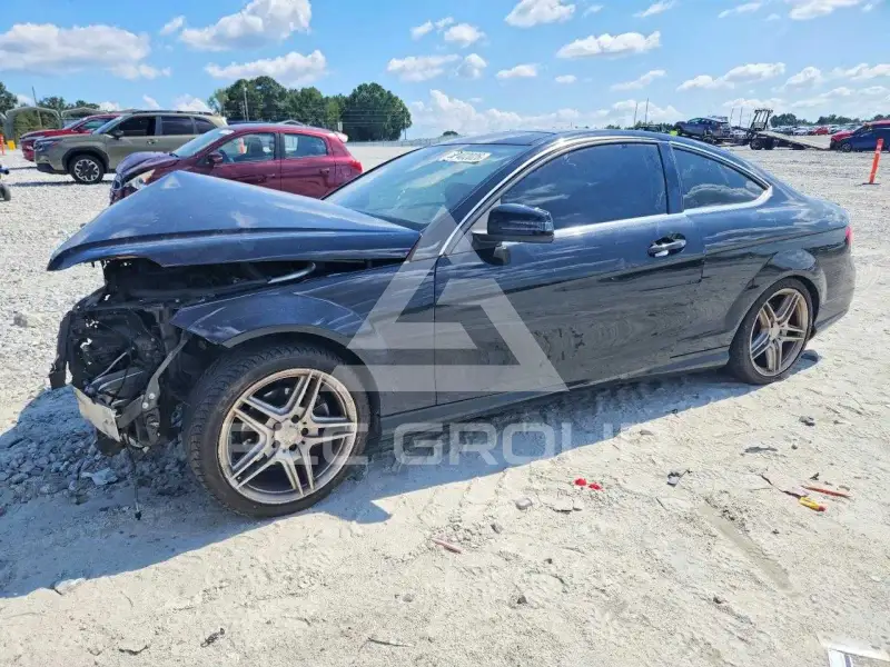 2015 Mercedes Benz C-Class фото