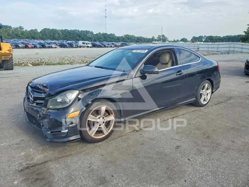 2015 Mercedes Benz C-Class photo