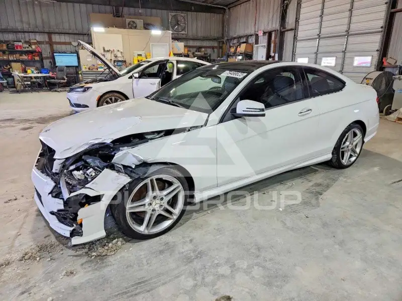 2015 Mercedes Benz C-Class фото