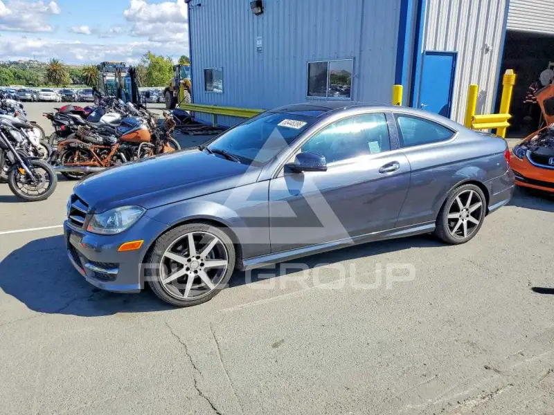 2015 Mercedes Benz C-Class фото