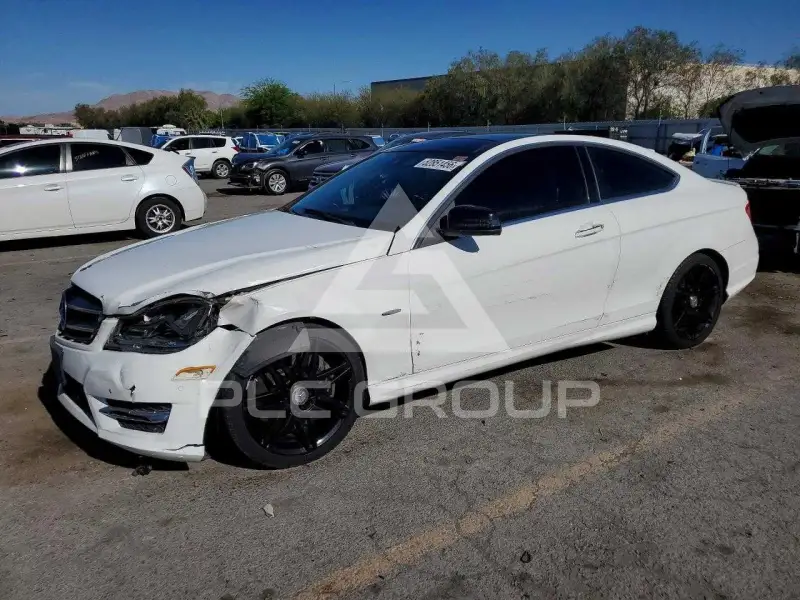 2015 Mercedes Benz C-Class фото