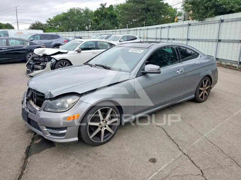 2015 Mercedes Benz C-Class фото