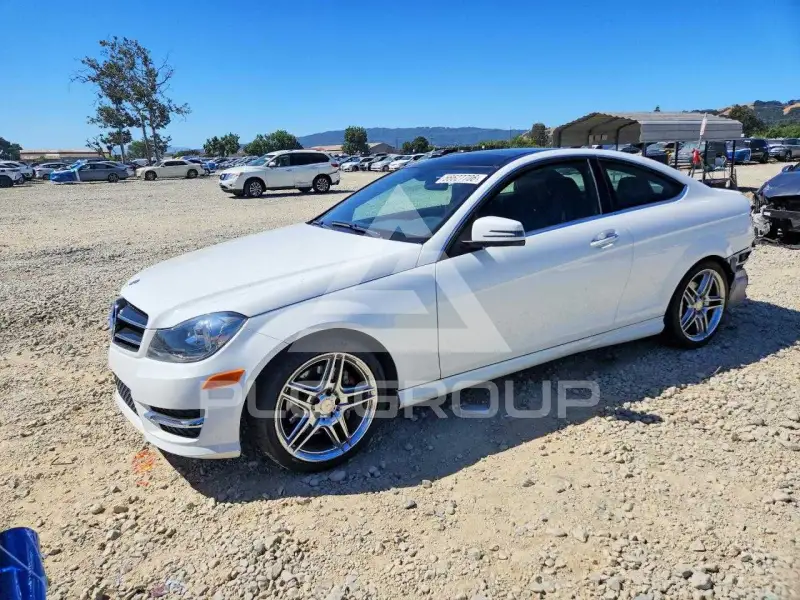 2015 Mercedes Benz C-Class photo