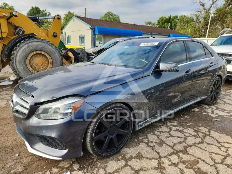 2015 Mercedes Benz E-Class фото
