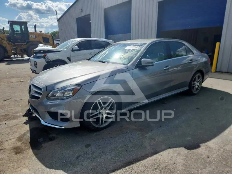 2015 Mercedes Benz E-Class фото