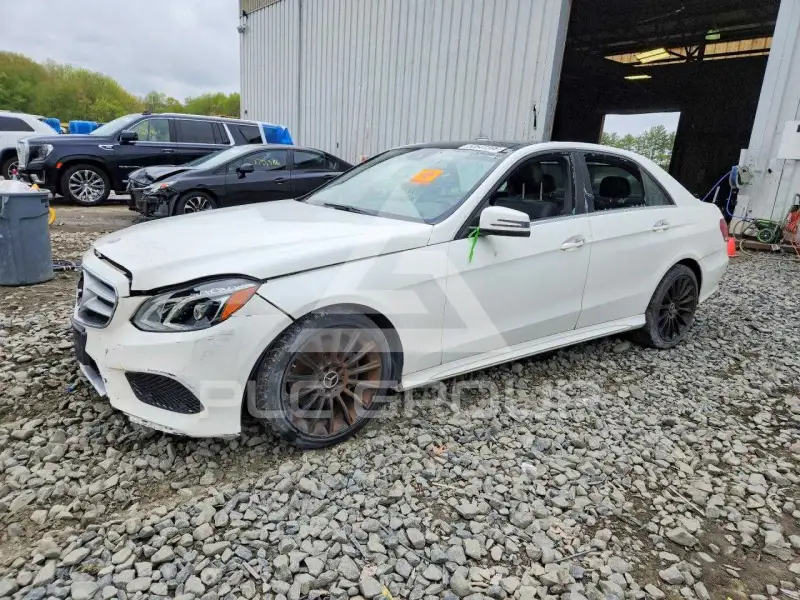 2015 Mercedes Benz E-Class фото
