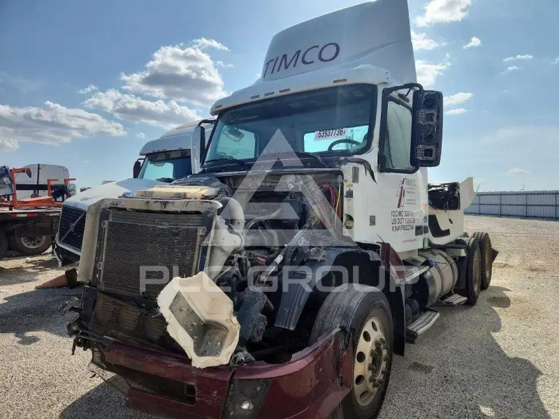 2015 Volvo VNL photo