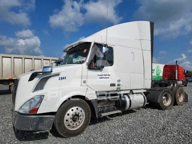2015 Volvo VNL photo