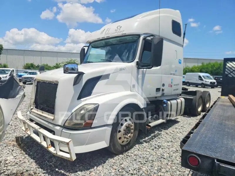2015 Volvo VNL photo