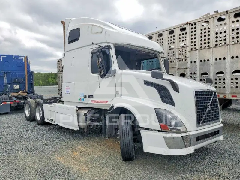 2015 Volvo VNL photo