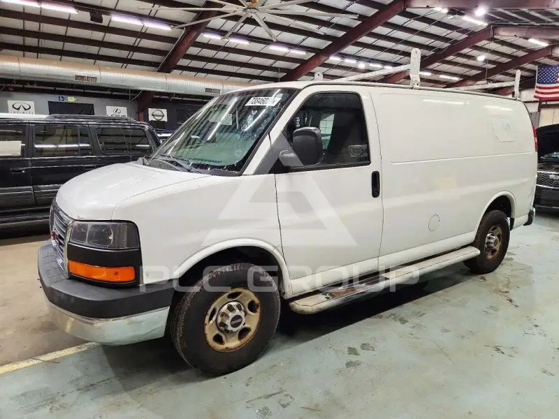 2015 GMC Savana photo