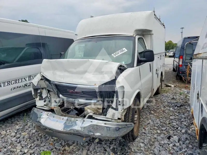 2015 GMC Savana photo